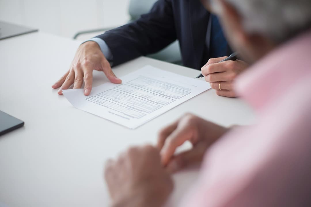 Unterschrift unter Abfindungsvereinbarung im Aufhebungsvertrag in München