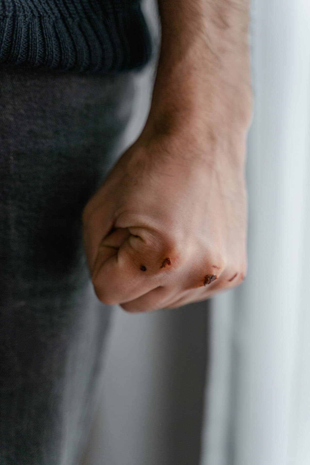 geballte Faust als Symbolbild einer Handlung mit Vorsatz